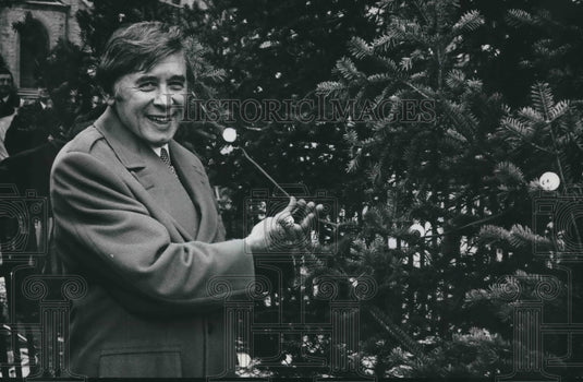 1978 Mayor Henry Maier, Salvation Army "Tree of Lights" - Historic Images
