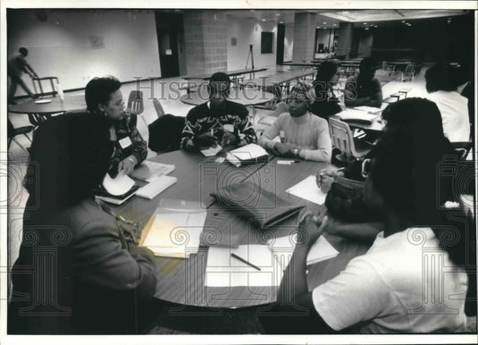 1991 Press Photo Parents discuss concerns at North Division High School - Historic Images