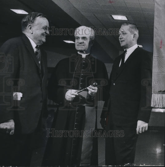 1965 Press Photo St. Jude's League for Catholic Protective Office president - Historic Images