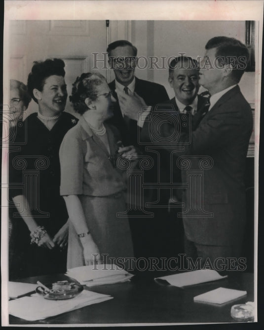 1962 Press Photo Group of VIP's having pictures with President Kennedy - Historic Images