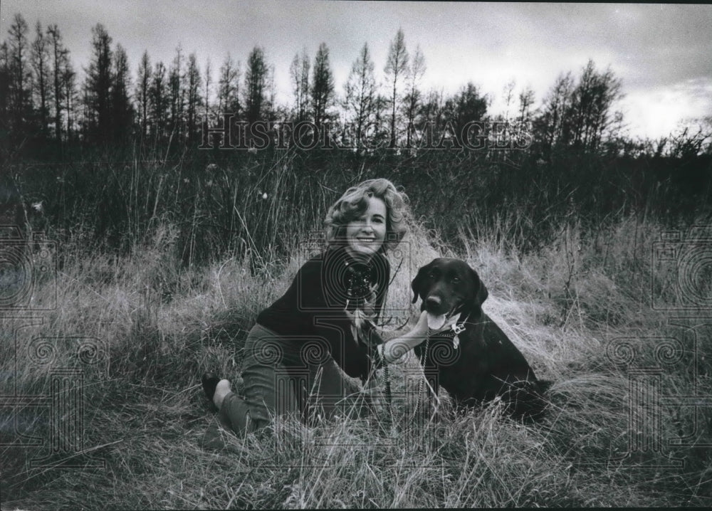 1974 Press Photo Jean Huber and Dog Polly Near Lake Nagawicka, Wisconsin - Historic Images