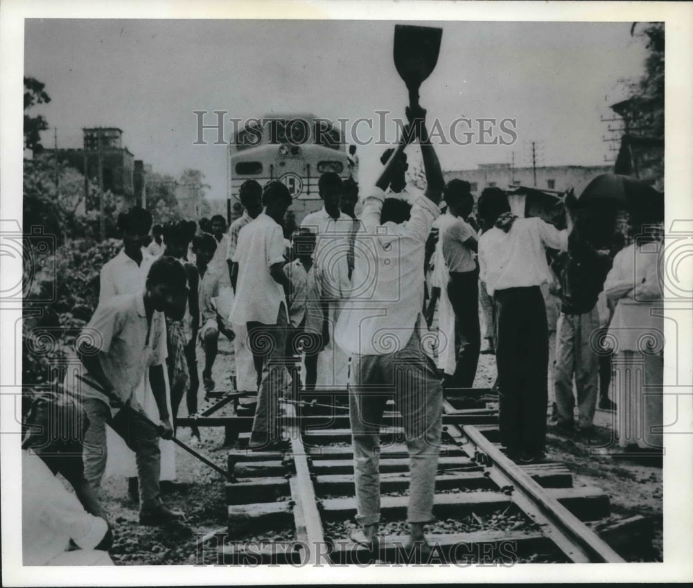 1964 Press Photo Students Damage Rail Lines in Protest, Dacca, Pakistan - Historic Images