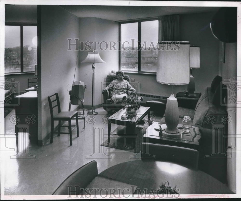1987 Serena Tack, Riverview public housing resident, Milwaukee - Historic Images