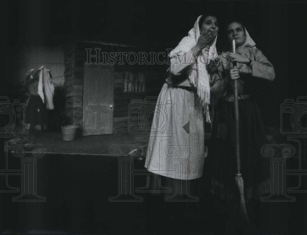 1993 Sarah Feller, Becky Raddeman &amp; Eric Hanson at Hartford School-Historic Images