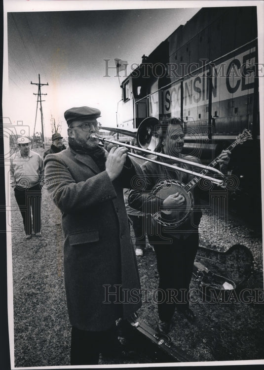 1989 Press Photo Pete Runde and Dan Steiner plays Dixieland music, Wisconsin - Historic Images