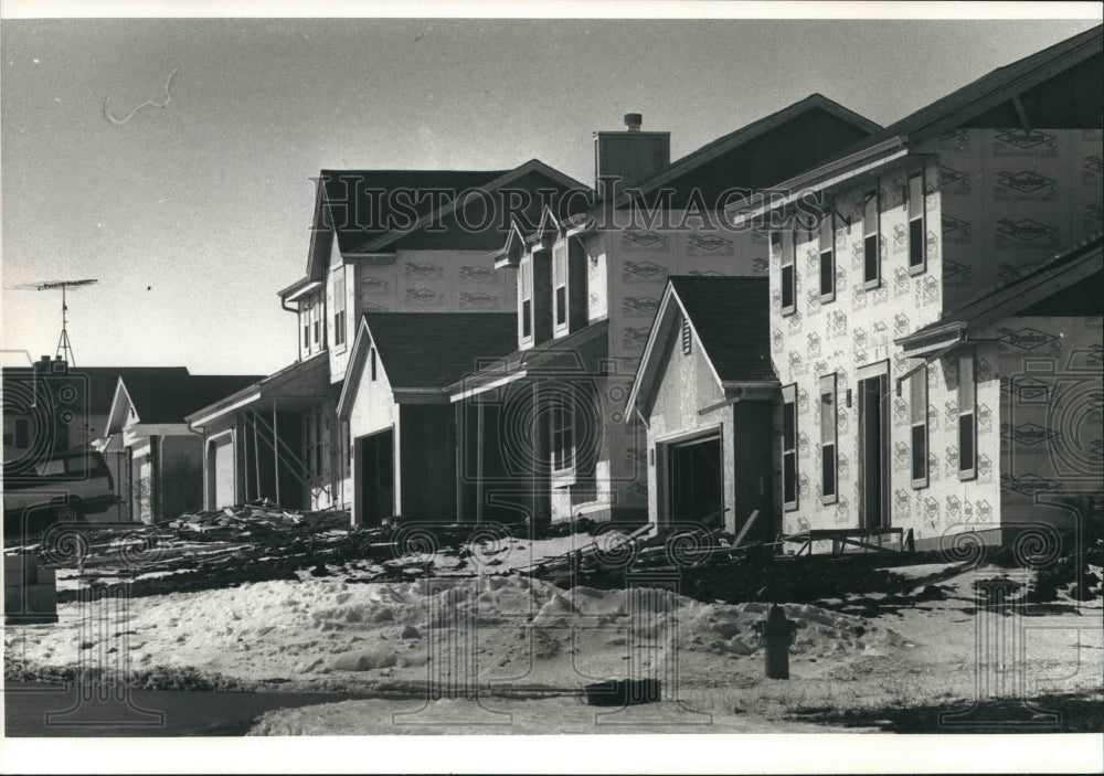 1990 Press Photo Houses partially completed in River Park Estates, Mukwonago - Historic Images