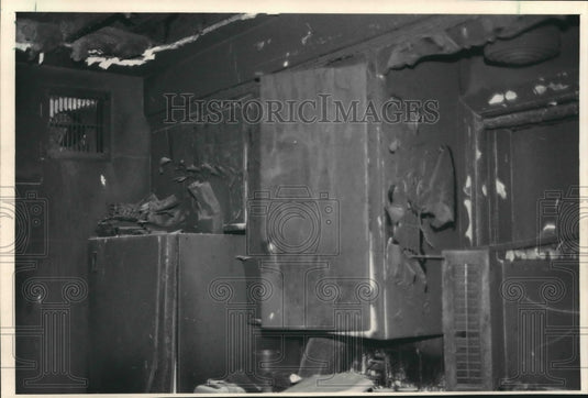 1986 Whitefish Bay home fire, Milwaukee - Historic Images
