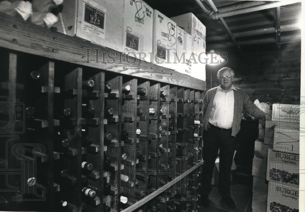 1993 Jerry Horner collects wine-Historic Images