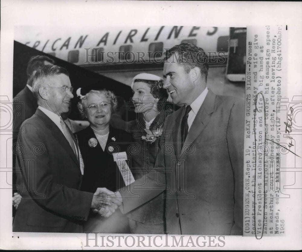 1956 Press Photo Vice President Richard Nixon, wife and others in Eugene, Oregon - Historic Images