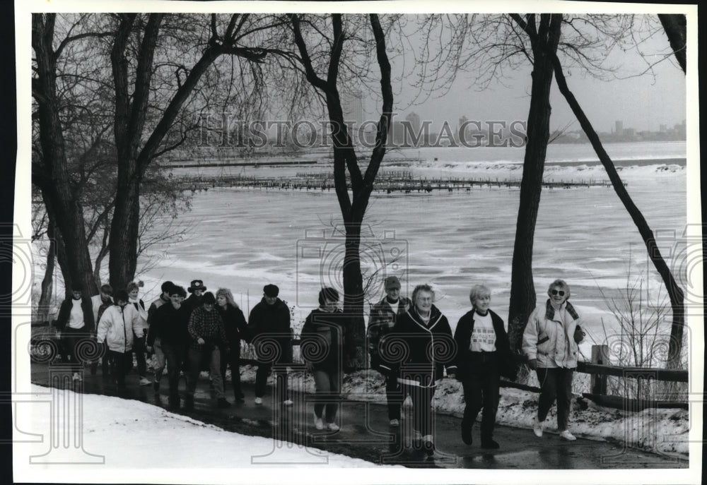 1994 A Trek through South Shore Park at Wagner&#39;s Bay - Historic Images