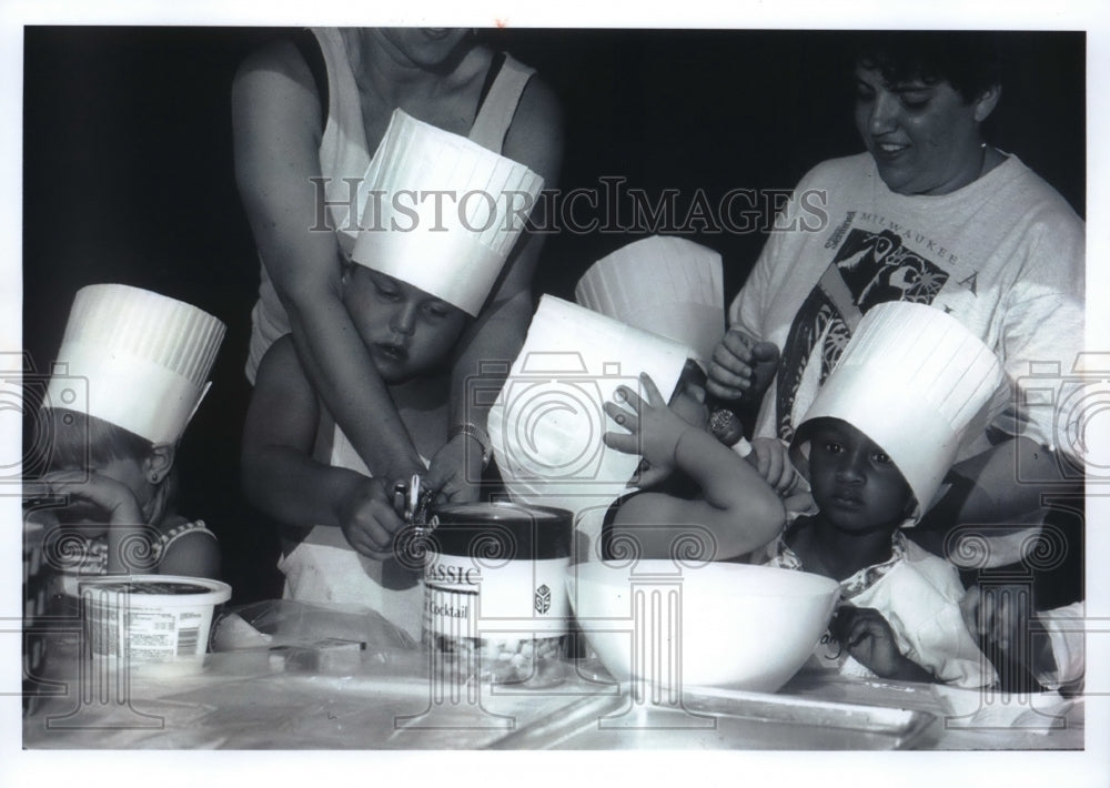 1993 Children cook at Milwaukee a la Carte in 1993 - Historic Images