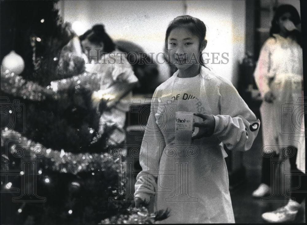1992 Students enjoyed a soft drink and cookies after serving dinner.-Historic Images