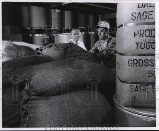 1963 Press Photo John J. Hutt and Jerry Murack in a Milwaukee Spice Mill - Historic Images