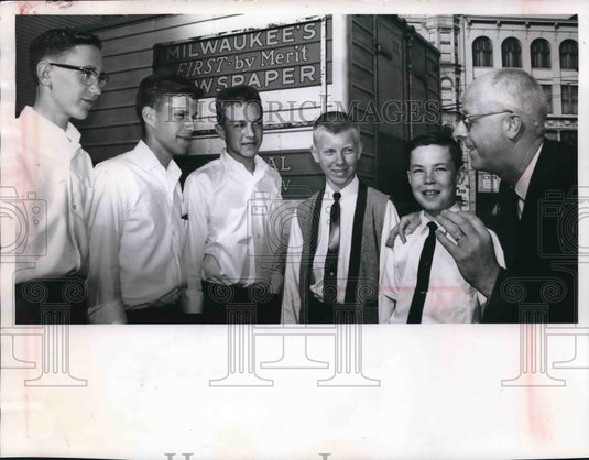 1954 Press Photo winners of The Milwaukee Sentinel spring circulation contest - Historic Images