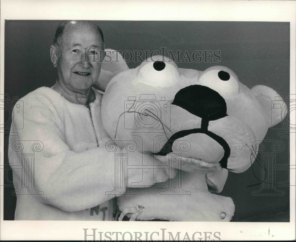 1984 Harvey Hinze becomes Pink Panther for area parades, Sheboygan-Historic Images