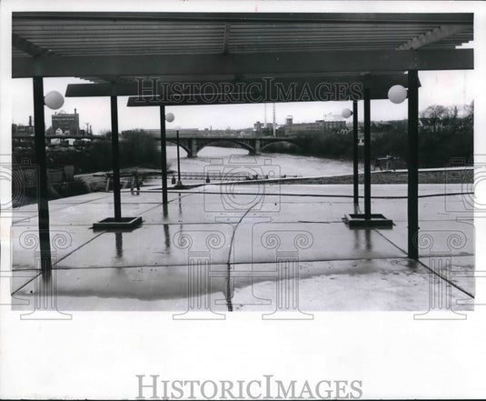 Tre Riva Milwaukee 1966 Riverview housing project, view trellis and river, Milwaukee ...