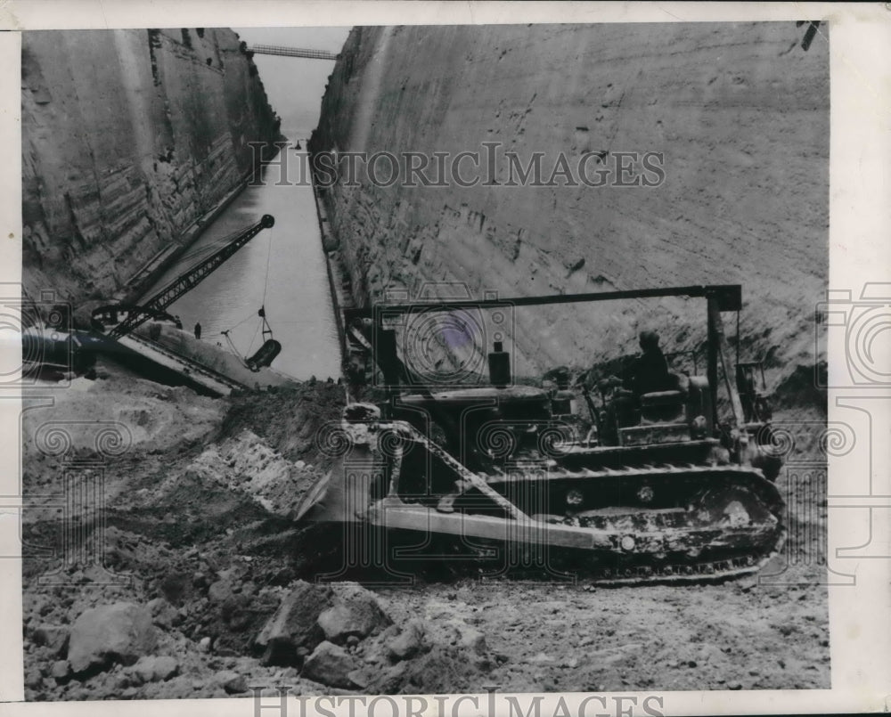 Press Photo Americans reconstruct Corinth Canal in Greece after World War II - Historic Images