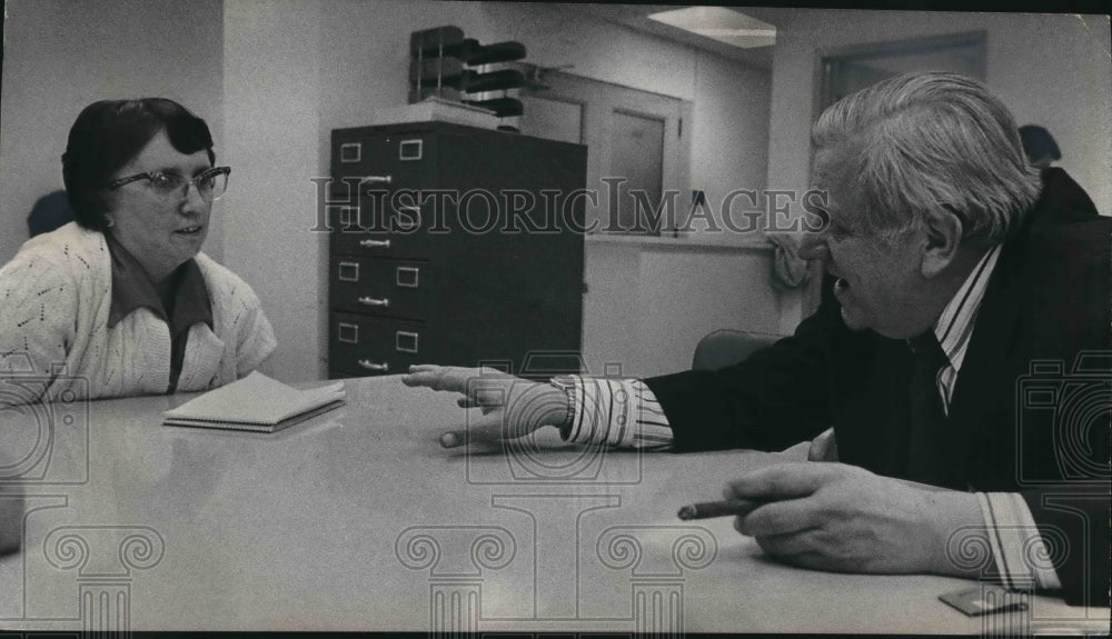 1976 Milwaukee Schools officials meeting regarding Integration plan-Historic Images