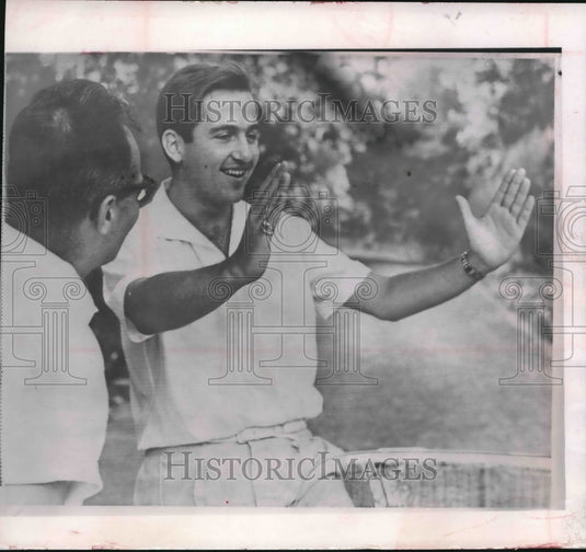 1965 Press Photo Greek King Constantine showing the size of his first born - Historic Images