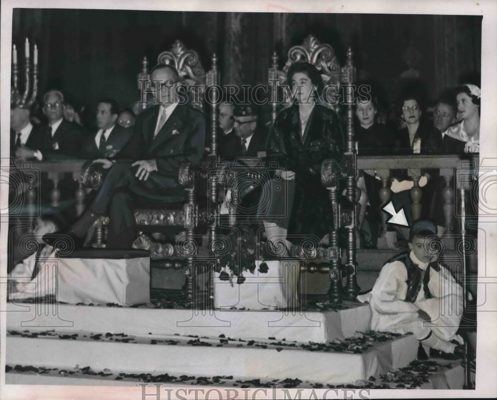 1953 Press Photo Royal Family of Greece Honored at Chicago Civic Opera House - Historic Images