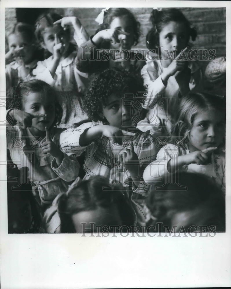 Press Photo Lagos, Nigeria. Kids are taught the Arabic alphabet - mjb64165 - Historic Images