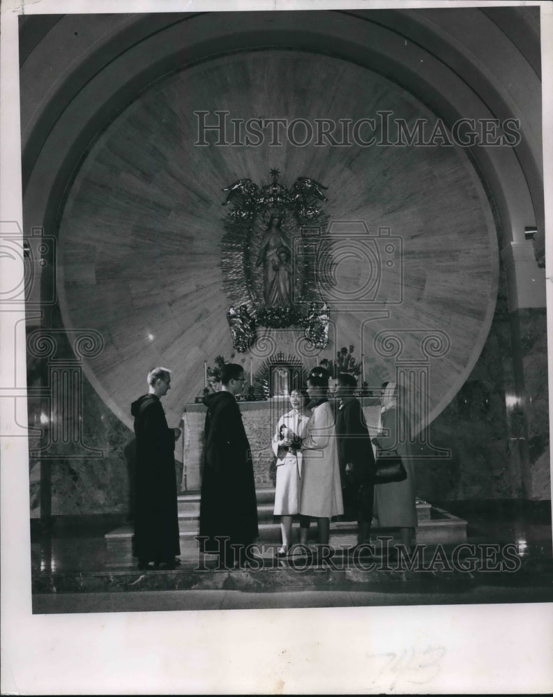 Press Photo seminarians show Shrine of Mary at Holy Hill to foreign students - Historic Images