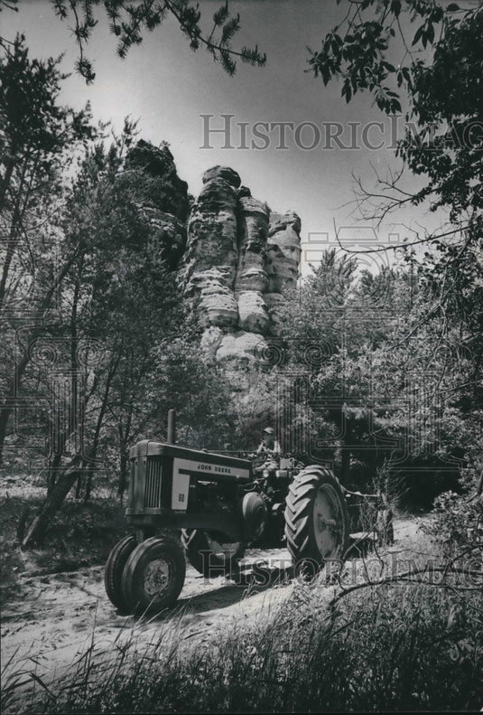1974 Press Photo Steven Greeno drives tractor, Ice Age Scientific Reserve, WI - Historic Images