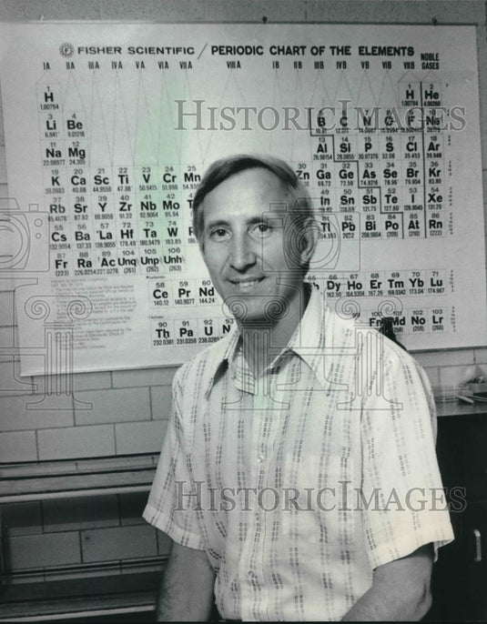 1984 Earl Hudson, Chemistry Professor at Wisconsin's Carroll College - Historic Images