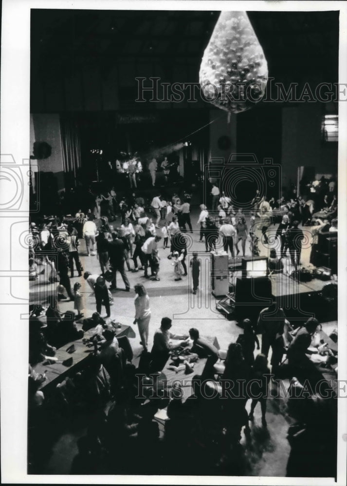 1992 Press Photo New Years Eve Firstar, Expo Center Waukesha County, Milwaukee - Historic Images