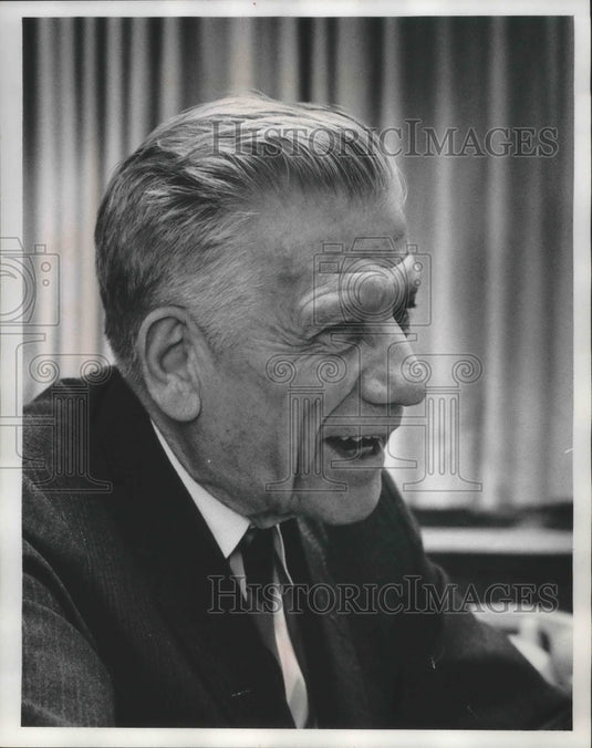 1970 Press Photo William J. Grede, at his desk - mjb64326 - Historic Images