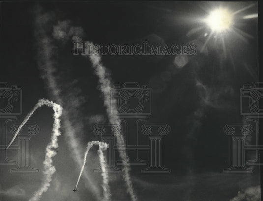 1991 Greater Milwaukee Air, Water and Boat Show, two-plane fliers. - Historic Images