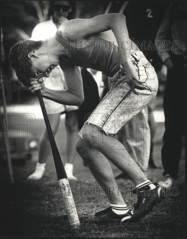 1990 Press Photo Chris Stephens of Waukegan, Illinois competes in &quot;dizzy izzy &quot; - Historic Images