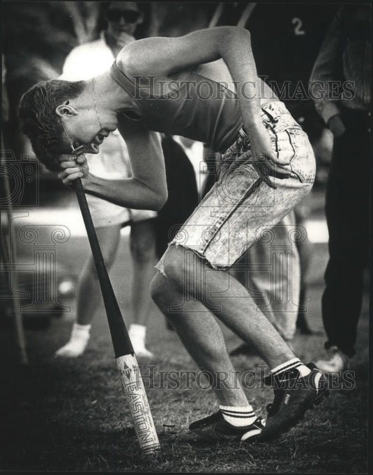 1990 Press Photo Chris Stephens of Waukegan, Illinois competes in "dizzy izzy " - Historic Images