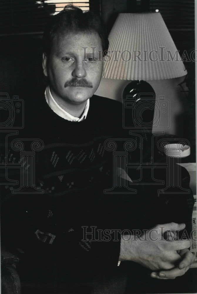 1990 Press Photo Bruce Guadalupe School principal is fired in Milwaukee - Historic Images