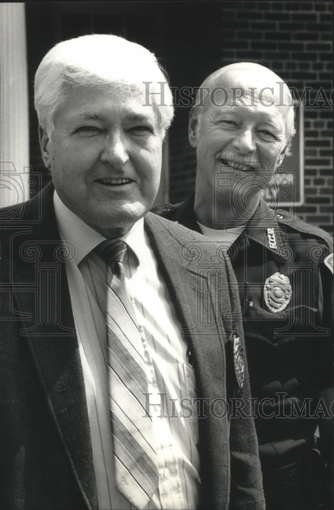 1989 Captain Howard Hingiss &amp; Sergeant Richard Twelmeyer Wisconsin - Historic Images