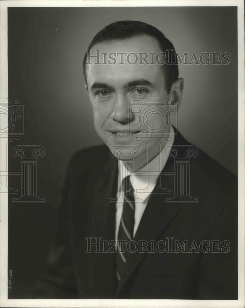 1968 Press Photo John J. Hinnendael, Controller for Koehring Company Wisconsin - Historic Images