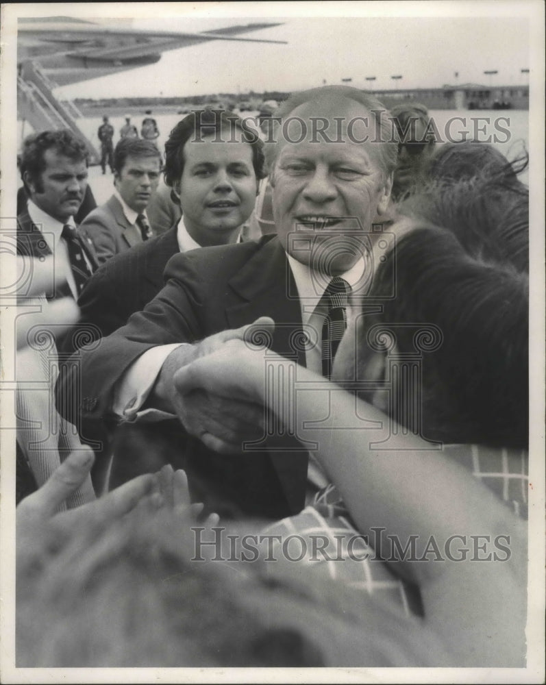 1975 President Ford and Robert Kasten in Milwaukee.-Historic Images