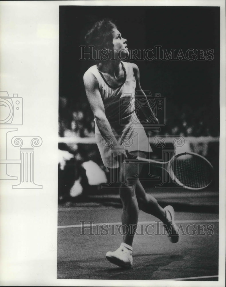 1976 Press Photo Milwaukee&#39;s tennis professional Evonne Goolagong on the court - Historic Images