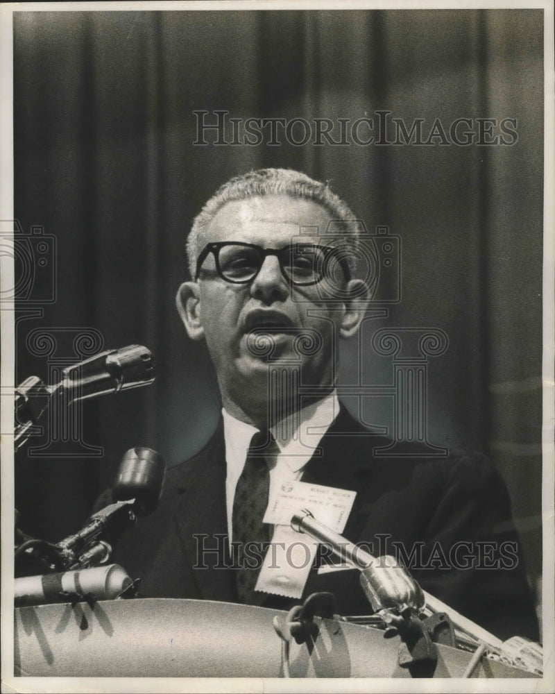 1962 Press Photo Labor Secretary, Arthur Goldberg, speaking to reporters - Historic Images