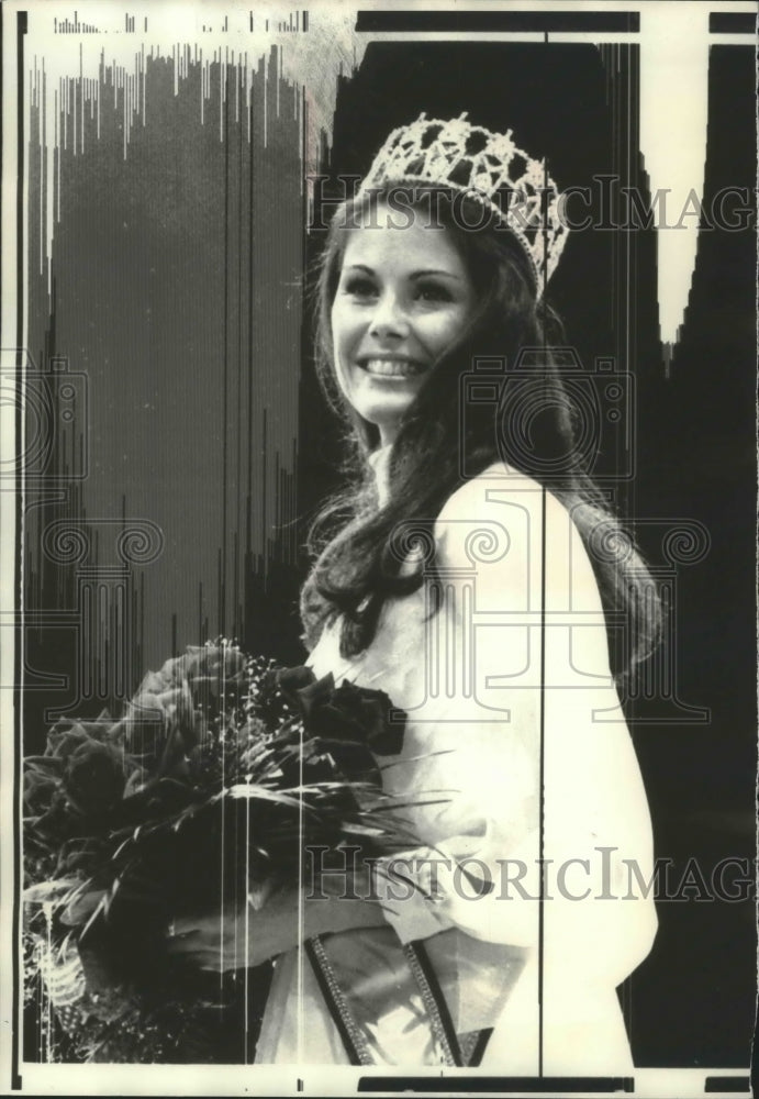 1976 Barbara Elaine Peterson, the new Miss United States of America-Historic Images