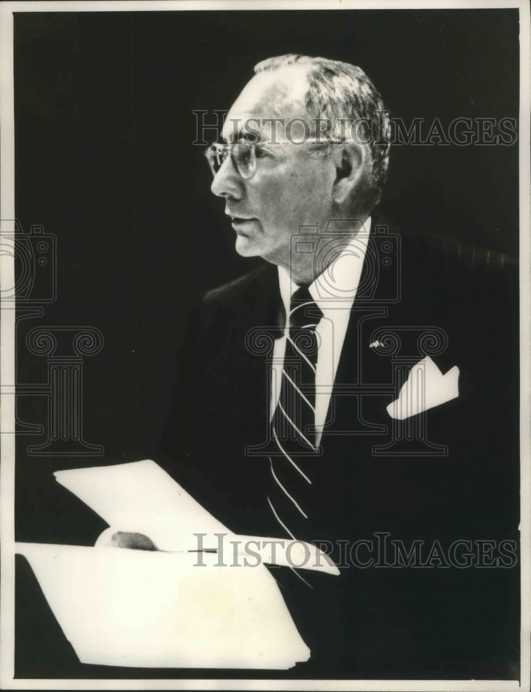 1974 Press Photo Chairman and CEO Harold S. Geenen - mjb65143 - Historic Images