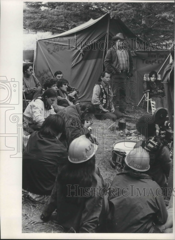 1971 The Chippewa Nation lays out demands to Wisconsin officials.-Historic Images