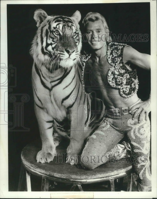 1977 Press Photo Gunther Gabel-Williams stars in special "The Lord of The Ring"-Historic Images