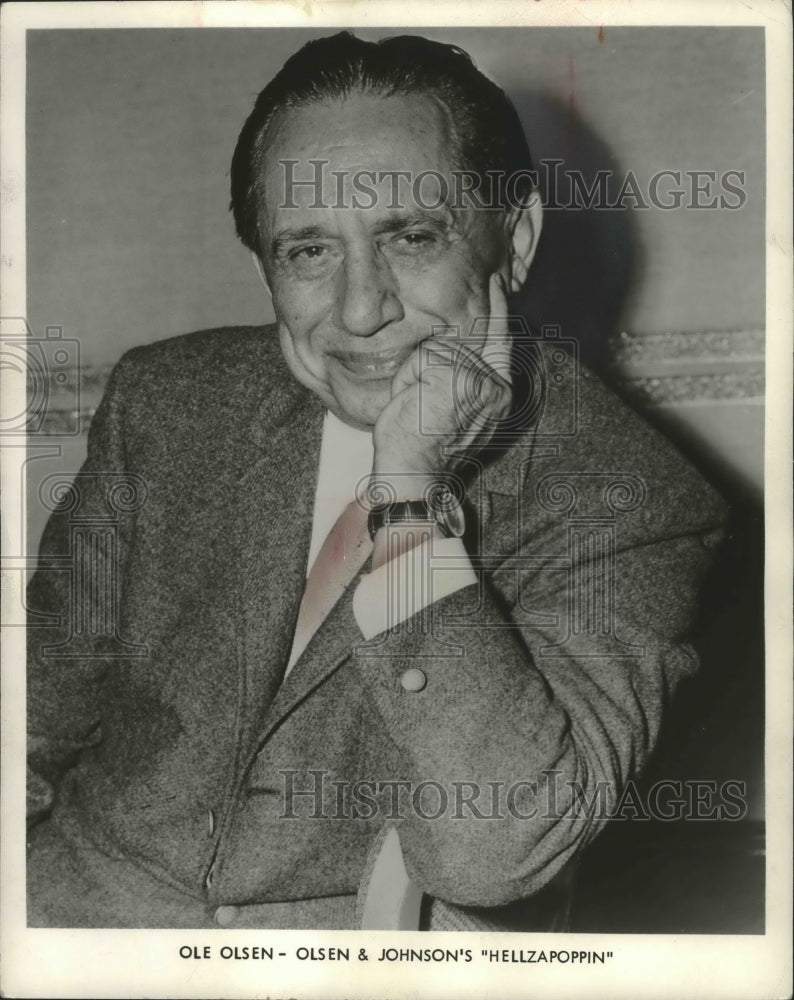 1960 Press Photo Ole Olsen, of Olsen &amp; Johnson, Broadway show &quot;Hellzapoppin&quot; - Historic Images