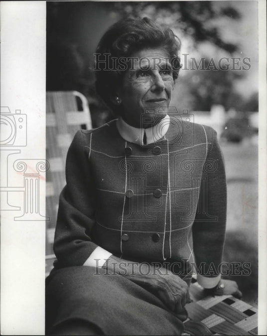 1970 Mrs. Charles Goldberg, will receive award for community service-Historic Images