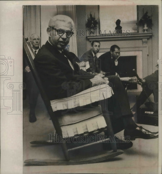 1965 Press Photo Arthur Goldberg talks to reporters in New York - mjb65417 - Historic Images