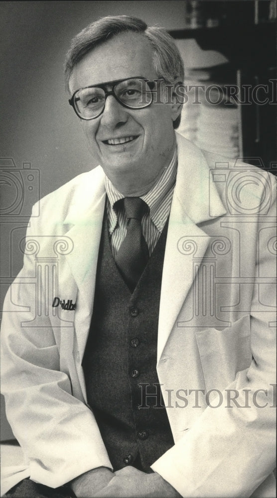 1986 Press Photo Robert J. Goldberger, surgeon, said not all surgeries are same. - Historic Images