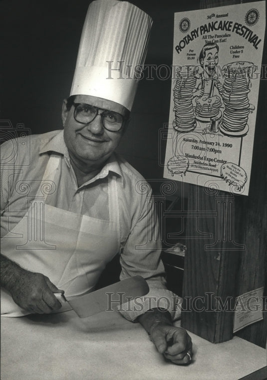 1990 Press Photo Roland Goldammer prepares for Pancake Festival in Waukesha - Historic Images