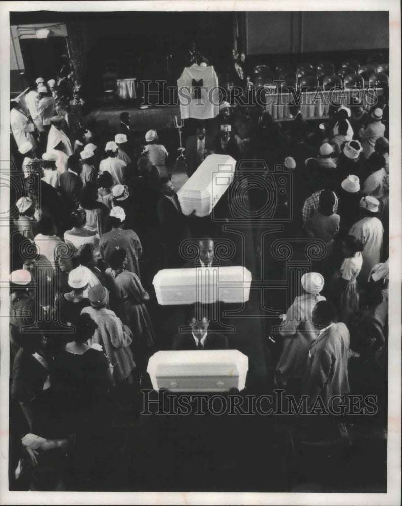 1961 Press Photo Funeral rites for three children shot by Mrs. Booker T. Golden - Historic Images