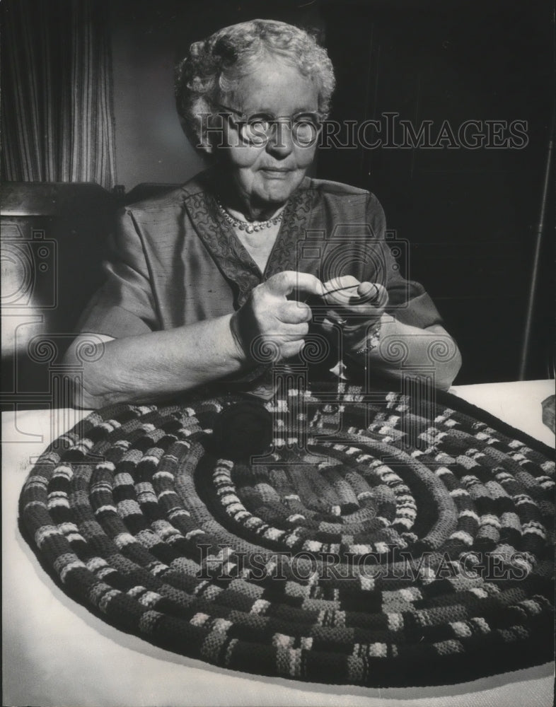 1959 Press Photo Golden Agers Gifts and Hobbies - mjb65461-Historic Images